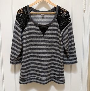 Vanity | Striped 3/4 sleeve top with lace details